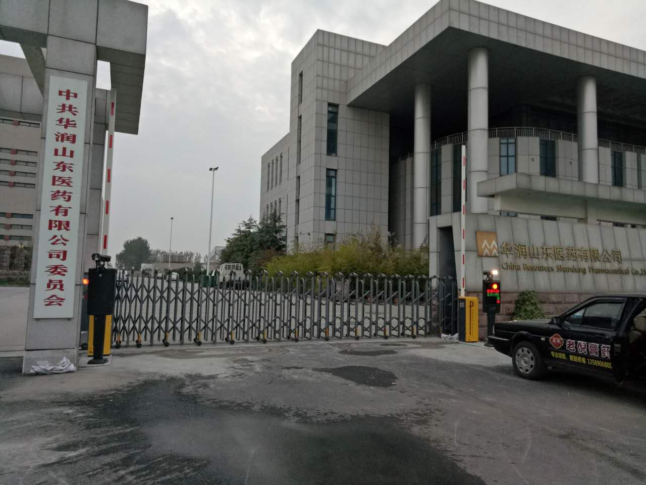 曲阜泰安哪家生产车牌自动识别机，济南冠宇道闸门